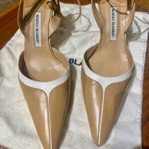 Manolo Blahnik Tan & Cream Ankle Strap Heel. Size 39.5